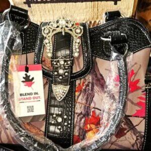 GORGEOUS #AngelRanch Hotleaf Camo Bag